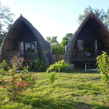 ホテルRose Bungalow Pemenang エクステリア 写真