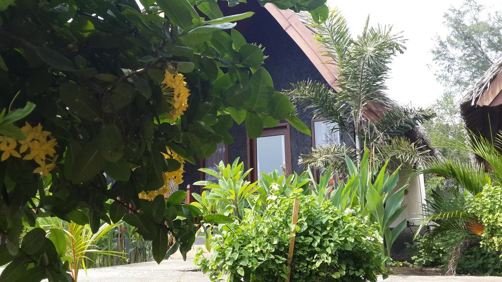 ホテルRose Bungalow Pemenang エクステリア 写真