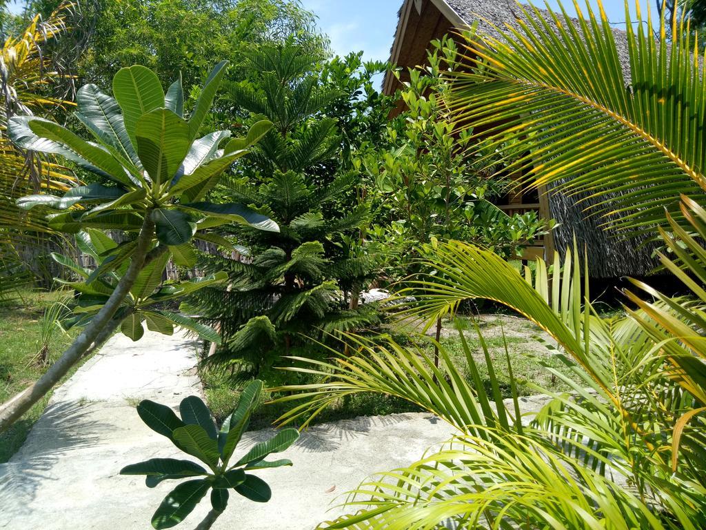 ホテルRose Bungalow Pemenang エクステリア 写真