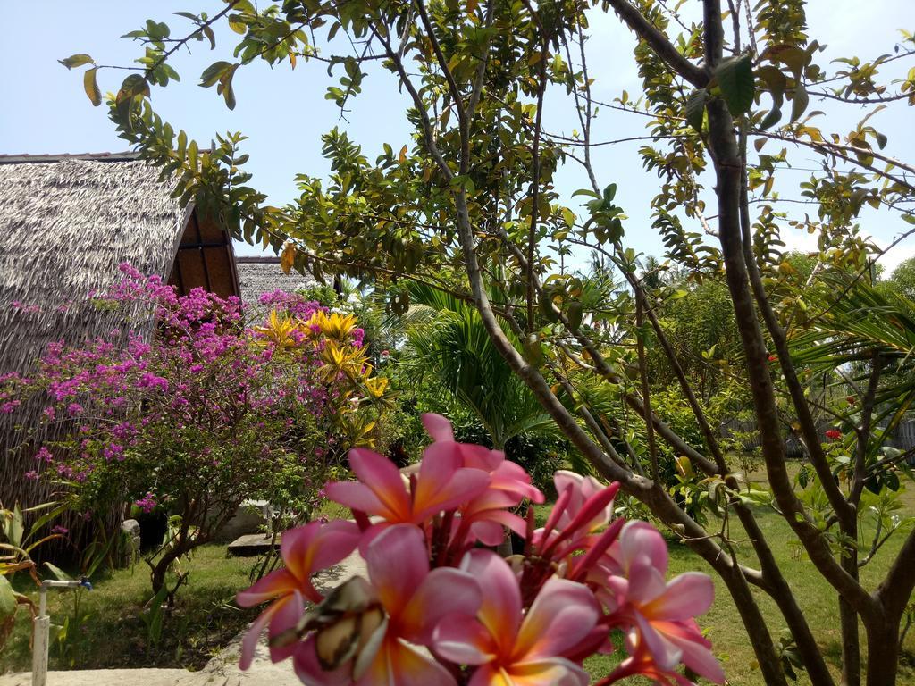 ホテルRose Bungalow Pemenang エクステリア 写真